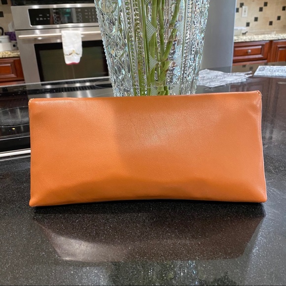 Tory Burch Cuoio Miller Clutch NWOT - Picture 11 of 16